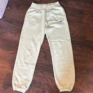 women’s nike sweatpants